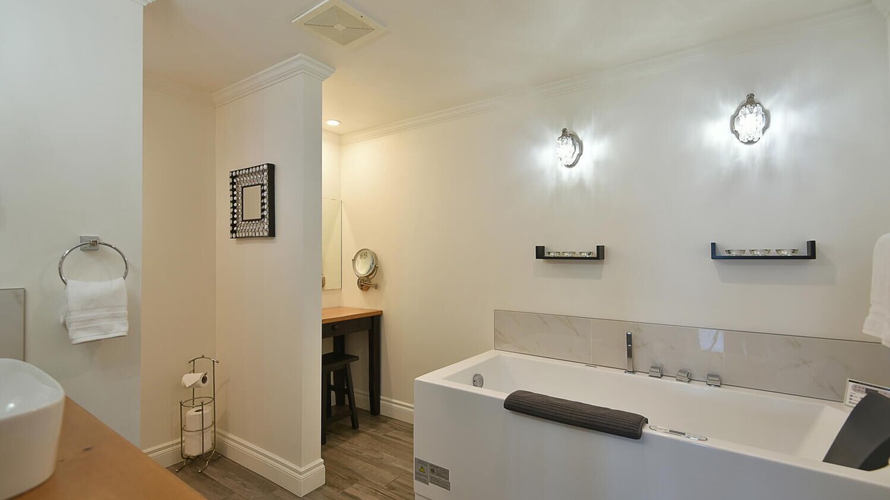 Photo of Bathroom in Selma Park