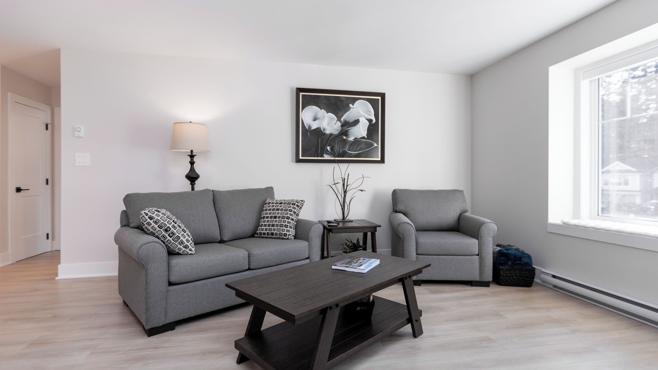 Photo of Livingroom in Colwood