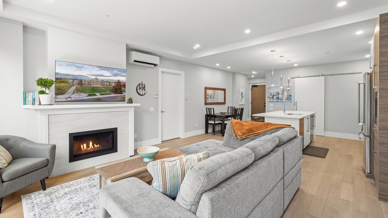 Photo of Livingroom in Cordova Bay