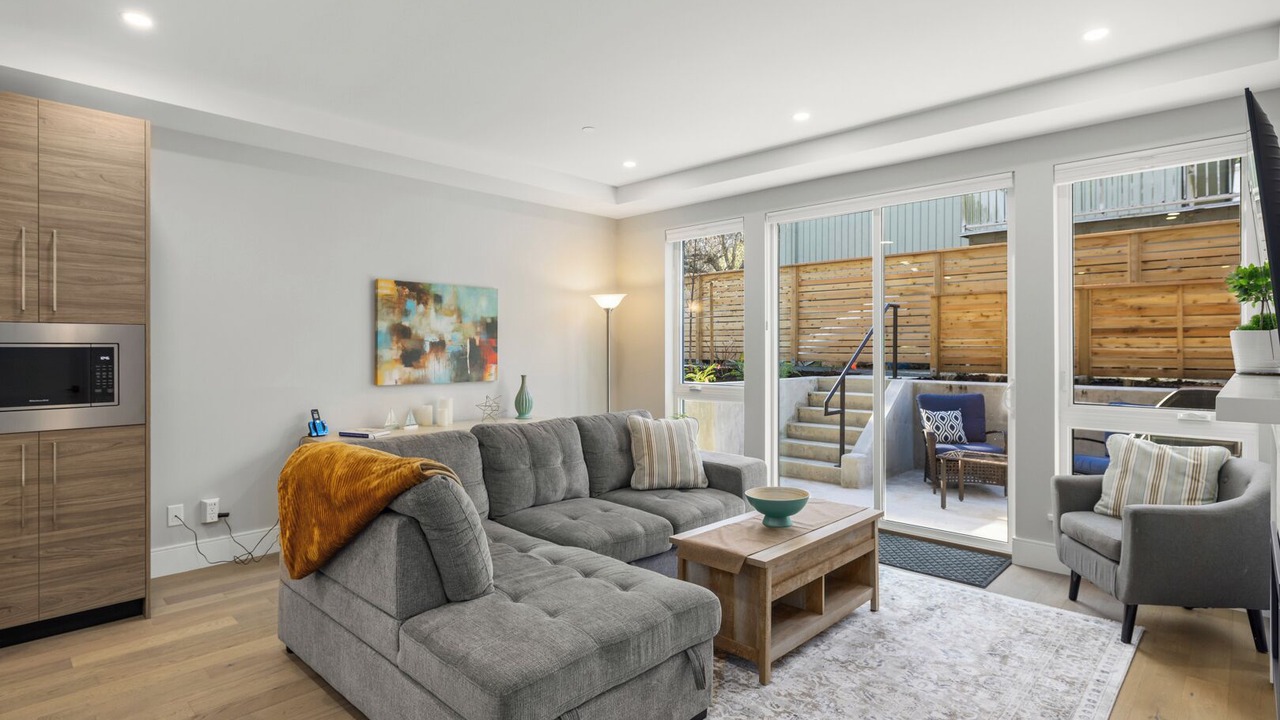 Photo of Livingroom in Cordova Bay