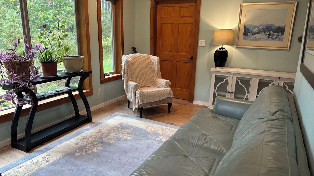 Photo of Livingroom in Denman Island