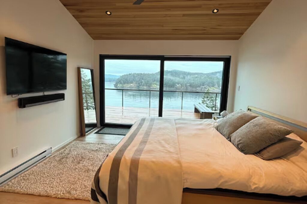 Photo of Bedroom in Mayne Island