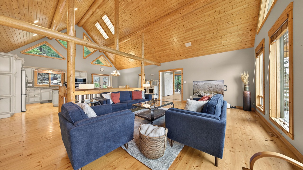 Photo of Livingroom in East Kootenay