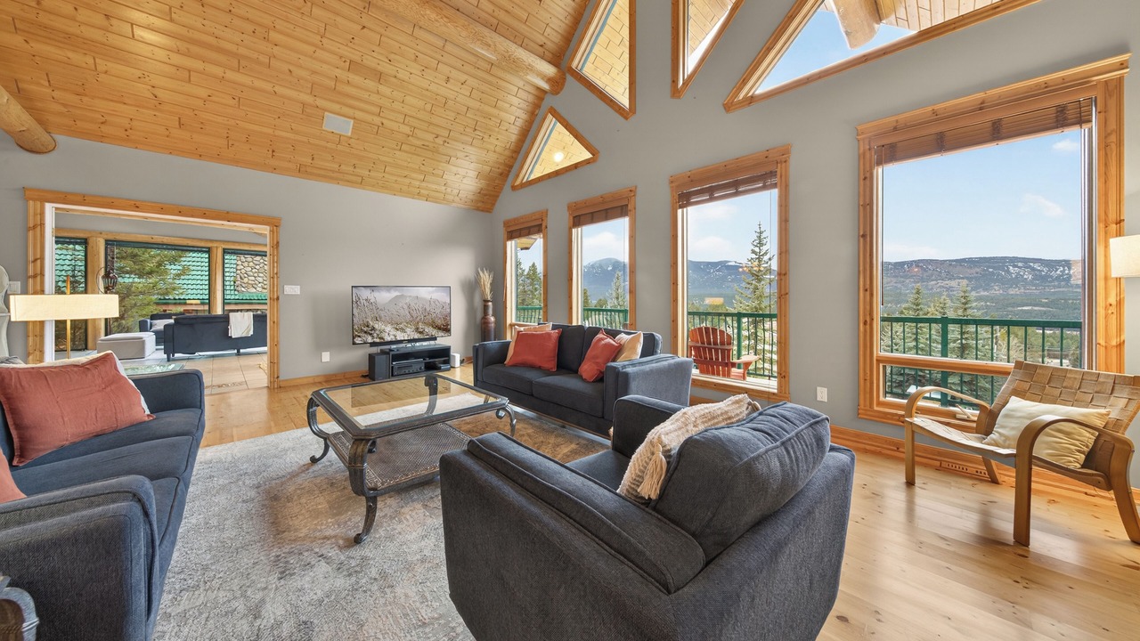 Photo of Livingroom in East Kootenay