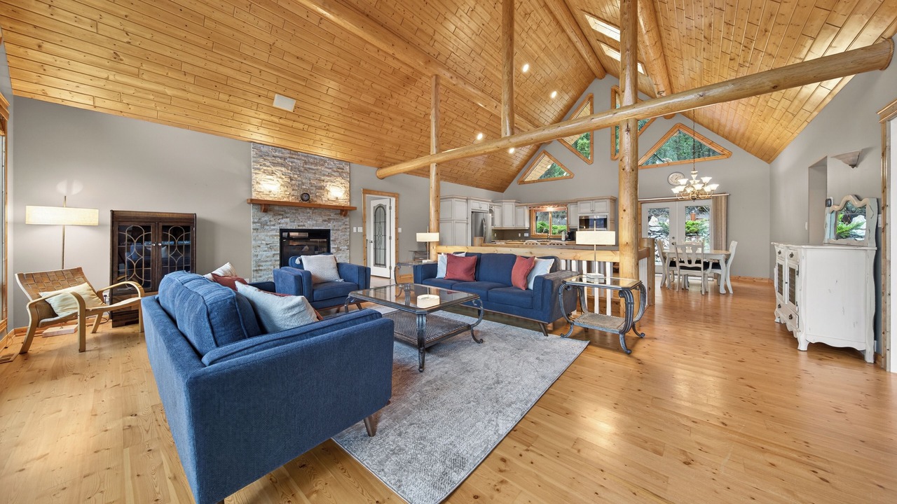 Photo of Livingroom in East Kootenay