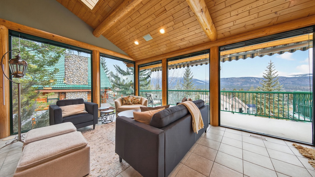 Photo of Livingroom in East Kootenay