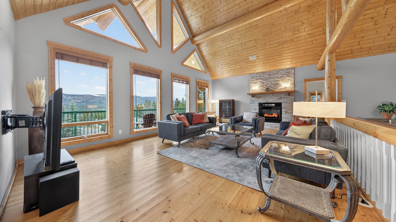 Photo of Livingroom in East Kootenay