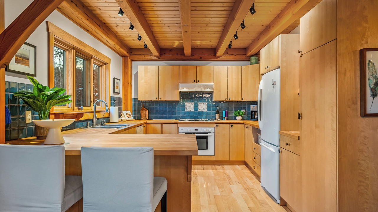 Photo of Kitchen in Bragg Creek