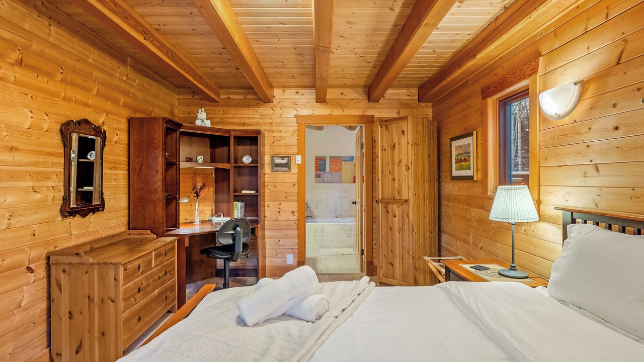 Photo of Bedroom in Bragg Creek