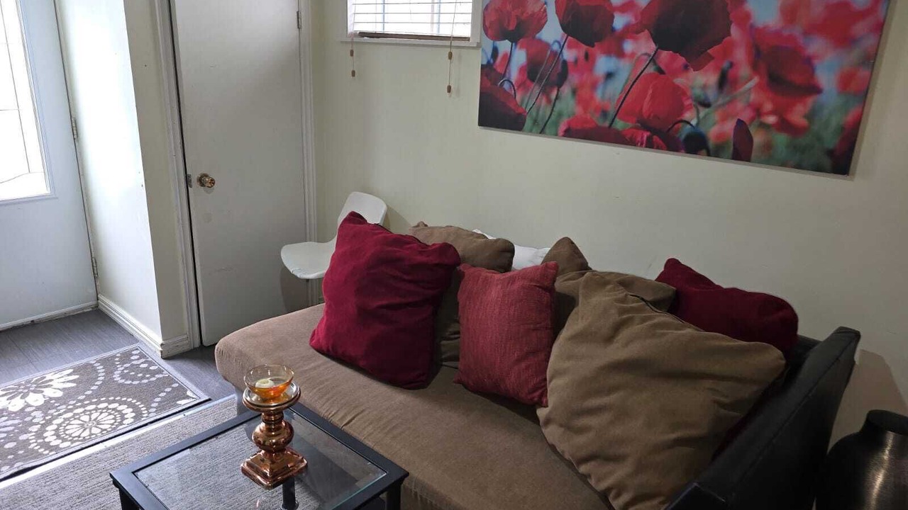Photo of Livingroom in Fabreville