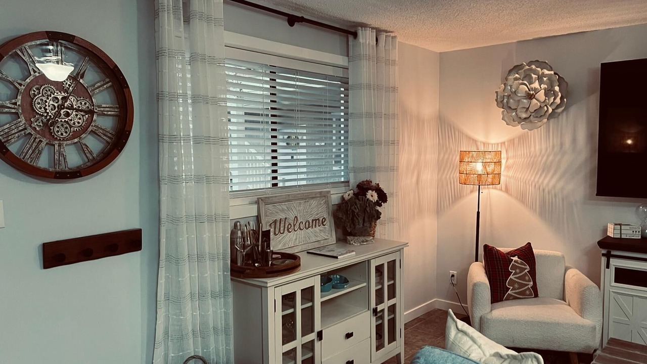 Photo of Livingroom in Harrison Hot Springs