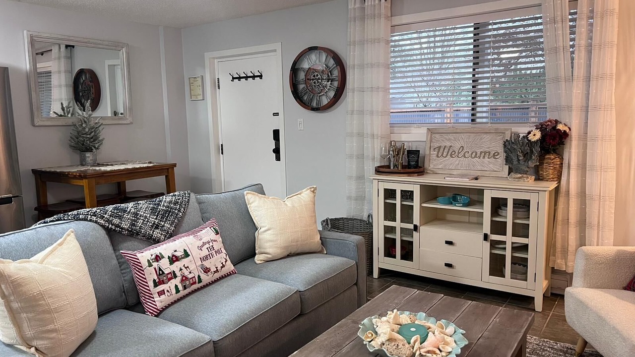 Photo of Livingroom in Harrison Hot Springs