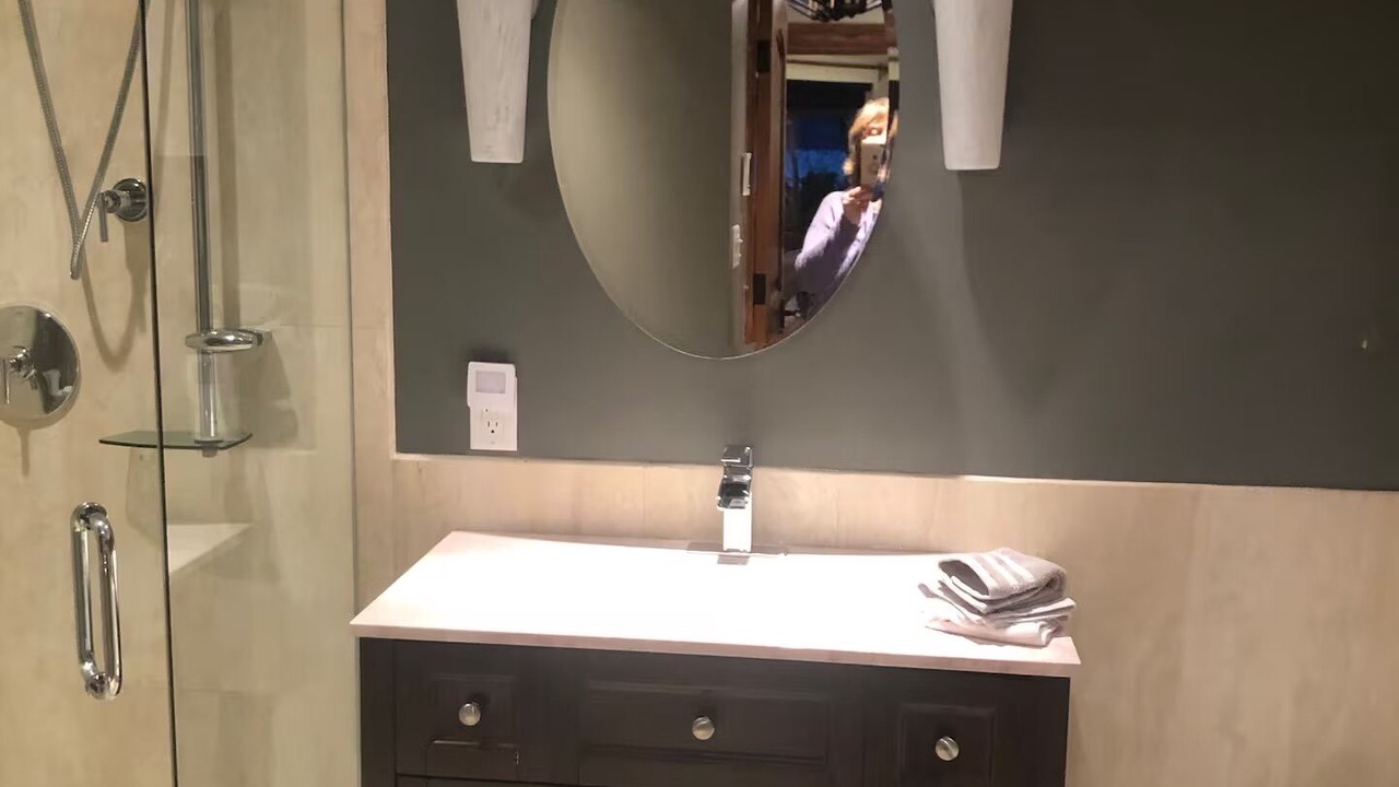 Photo of Bathroom in Lions Bay
