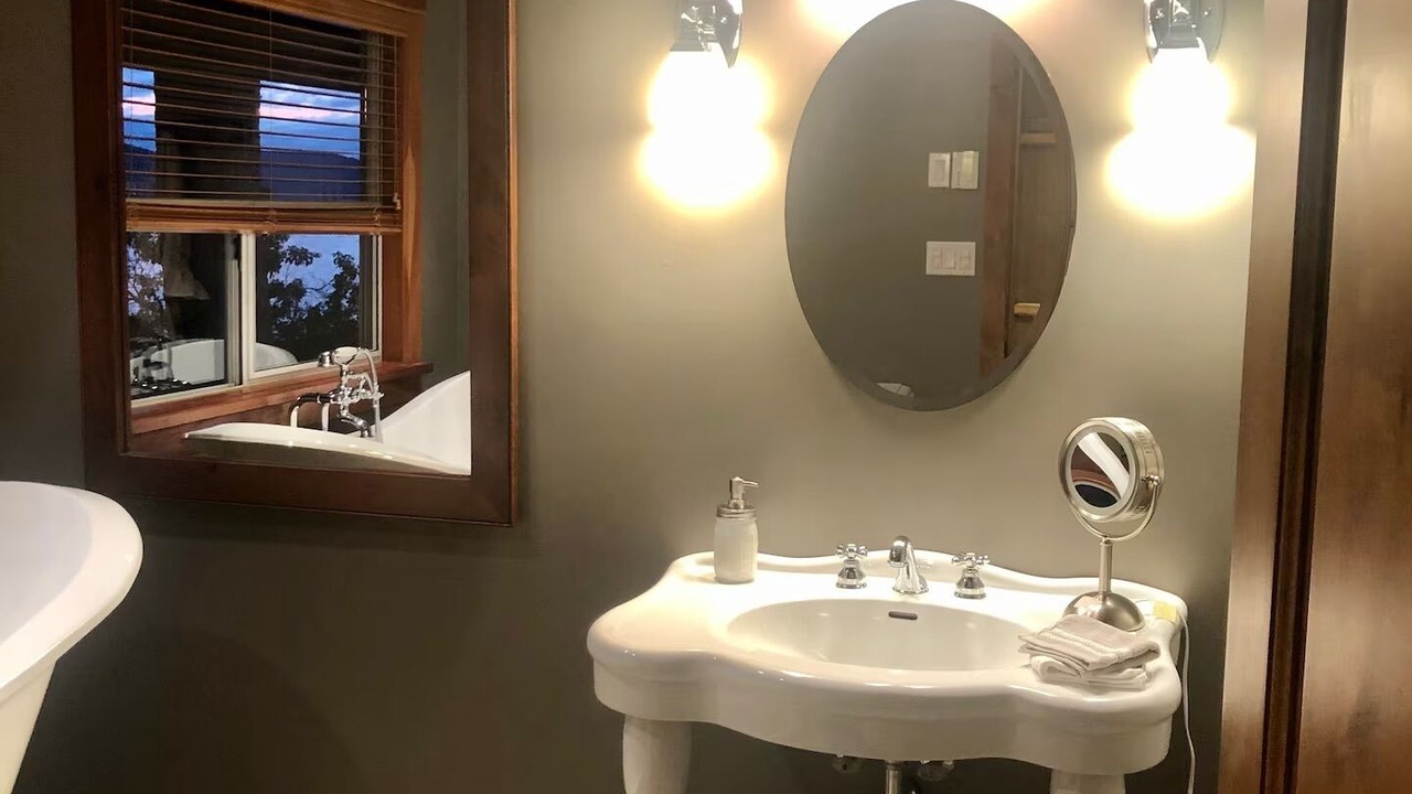 Photo of Bathroom in Lions Bay