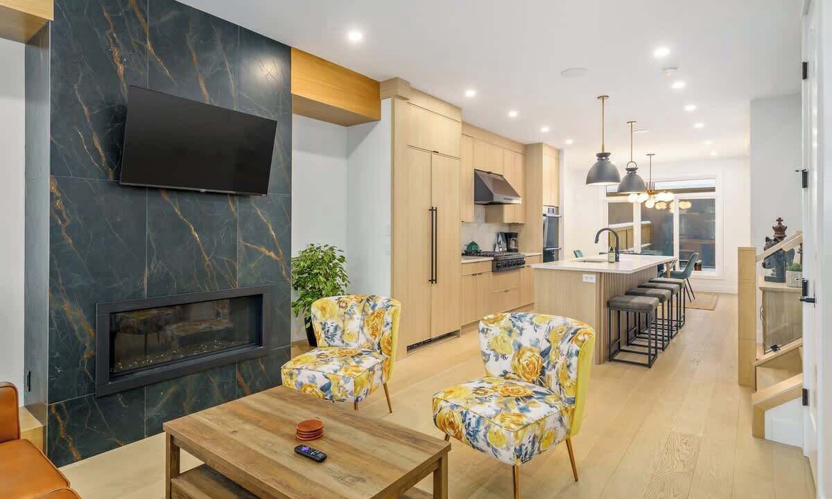 Photo of Livingroom in Bridgeland