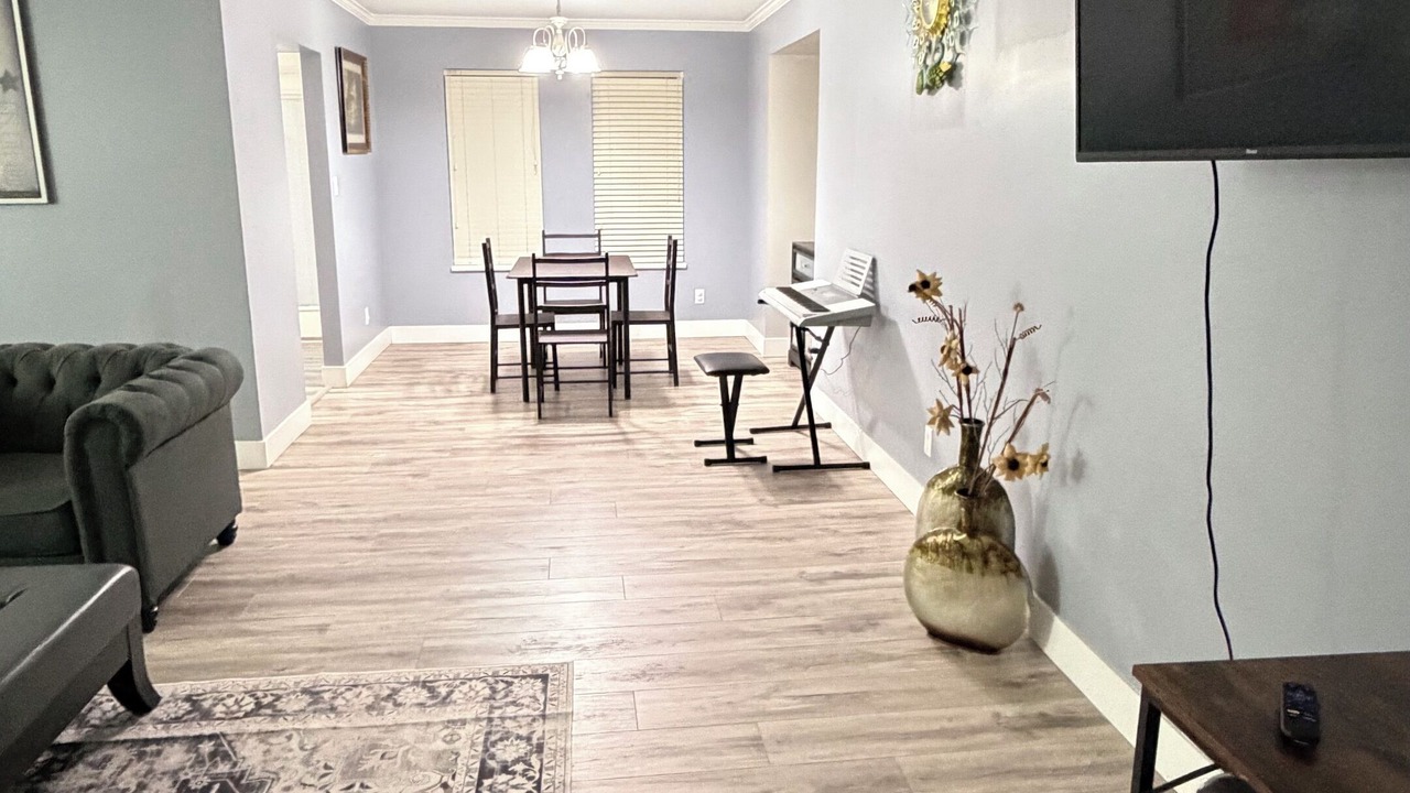 Photo of Livingroom in Townline Hill