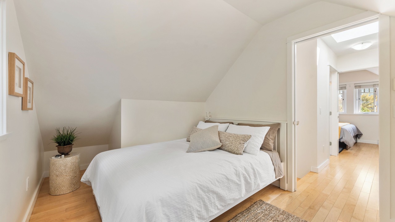 Photo of Bedroom in Central Lonsdale