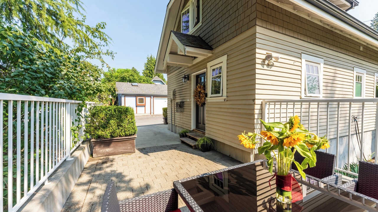Photo of Outdoor in Central Lonsdale
