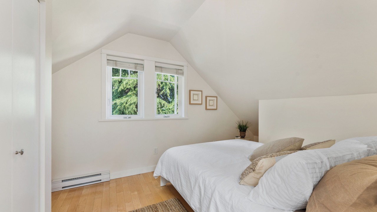 Photo of Bedroom in Central Lonsdale