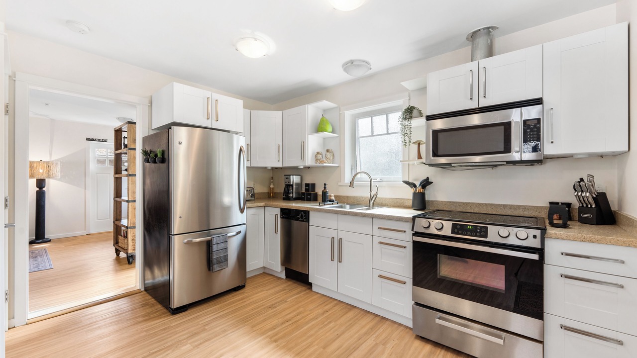 Photo of Kitchen in Central Lonsdale