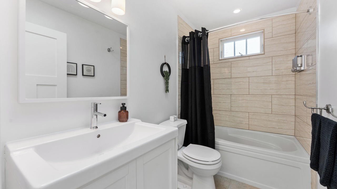 Photo of Bathroom in Central Lonsdale