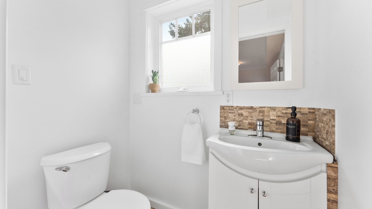 Photo of Bathroom in Central Lonsdale