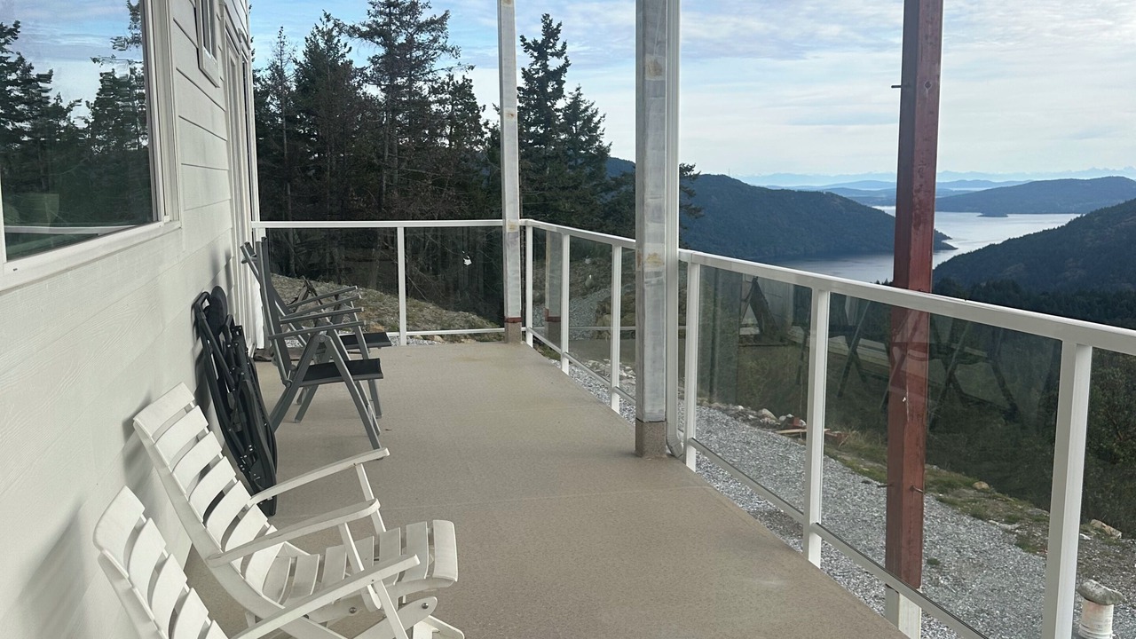 Photo of Patio Balcony in Juan de Fuca Electoral Area
