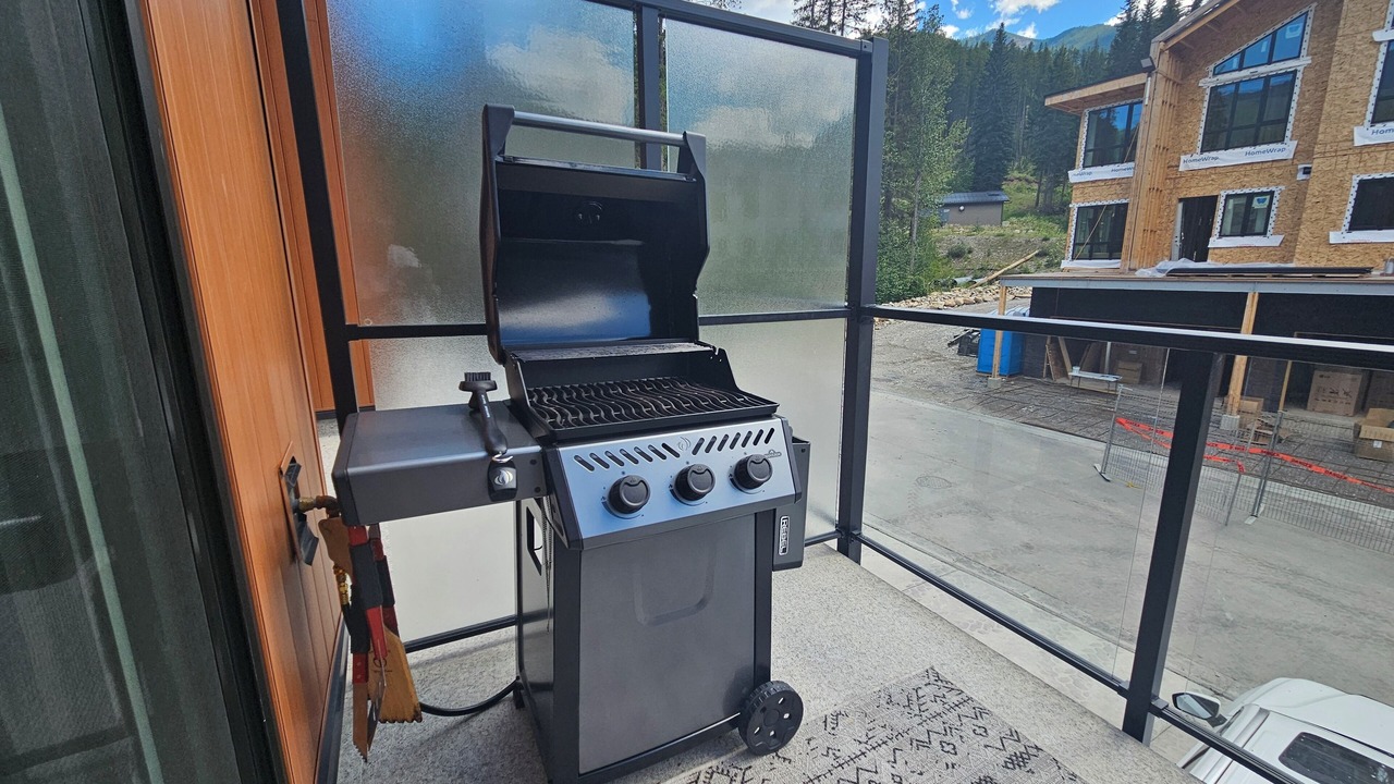 Photo of Patio Balcony in East Kootenay