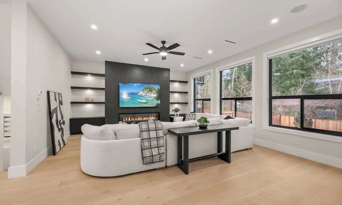Photo of Livingroom in Langley