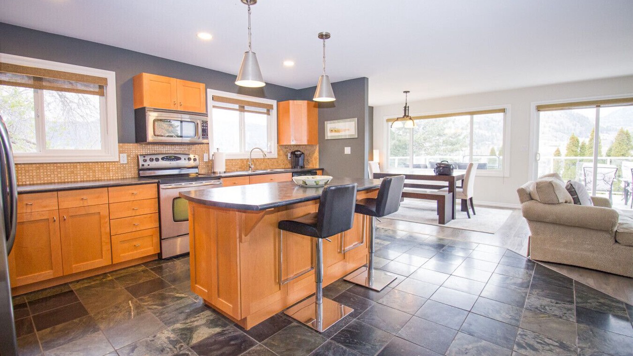 Photo of Kitchen in Okanagan-Similkameen