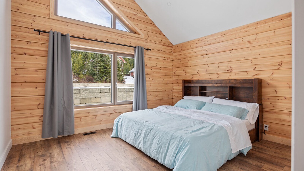 Photo of Bedroom in Courtenay