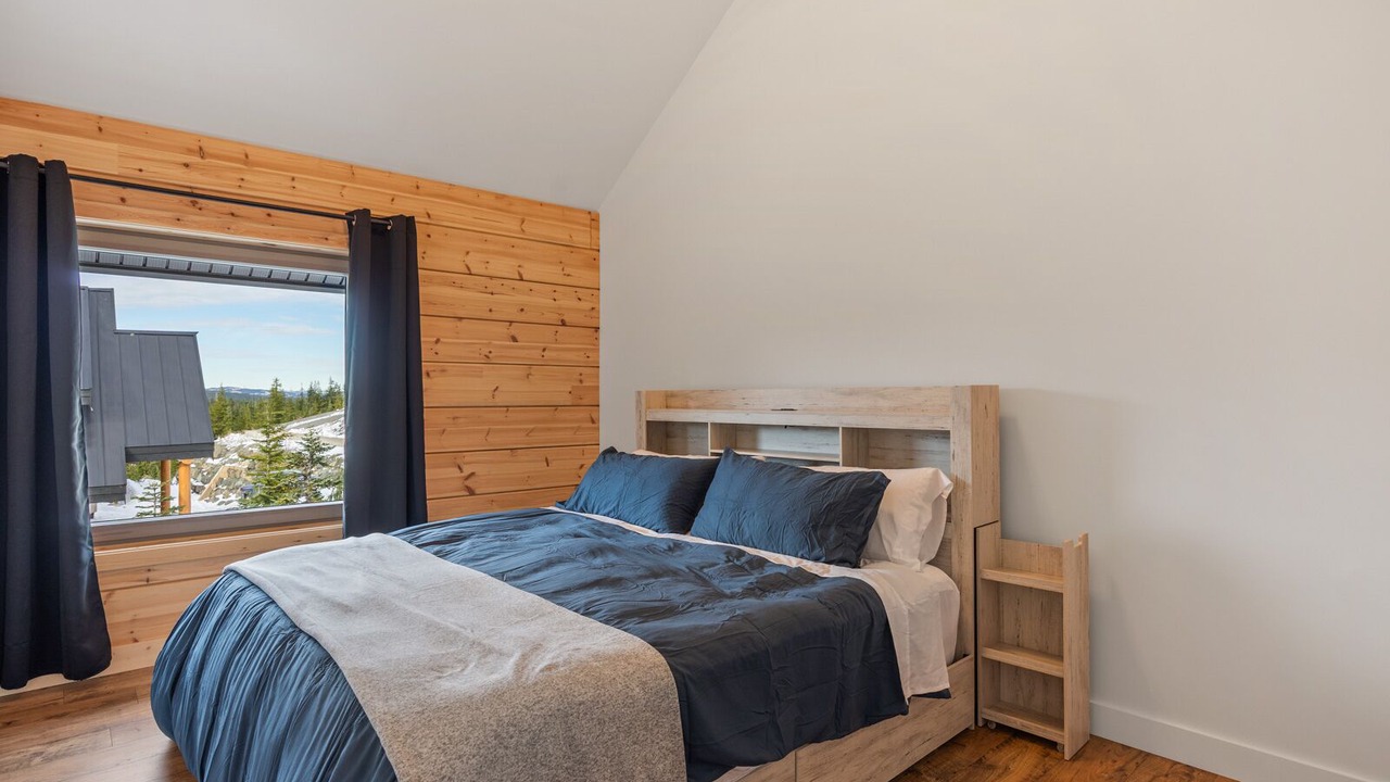 Photo of Bedroom in Courtenay