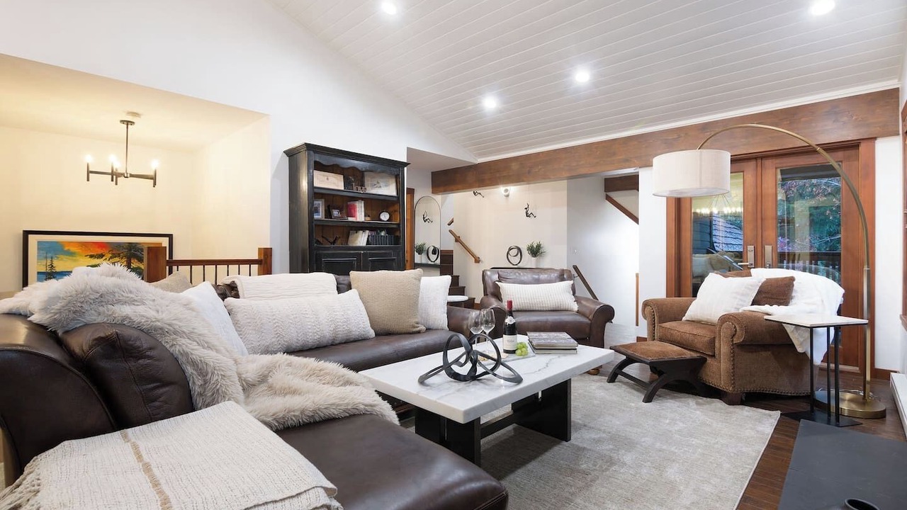 Photo of Livingroom in Upper Village