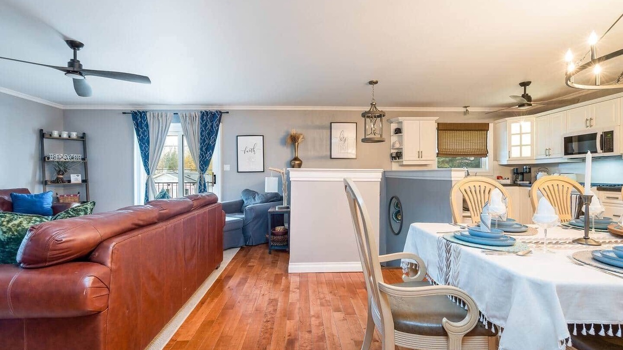 Photo of Livingroom in Wasaga Beach
