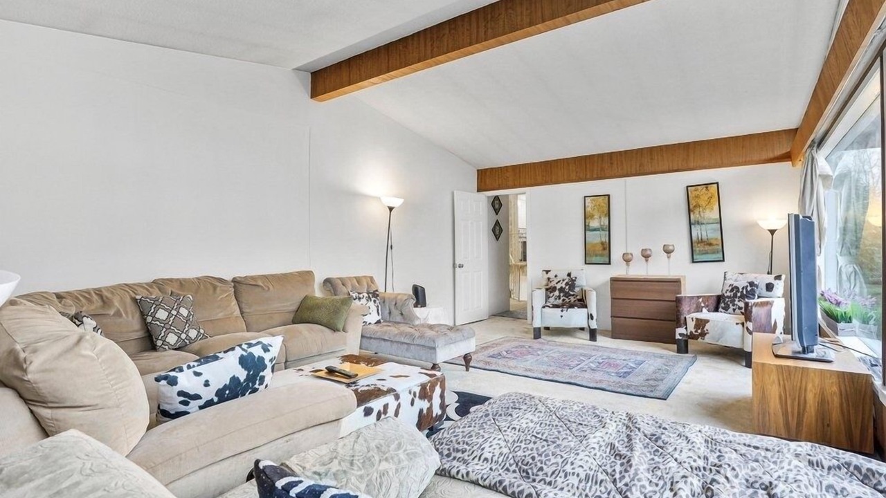 Photo of Livingroom in Oakridge