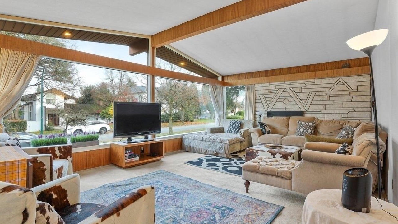 Photo of Livingroom in Oakridge