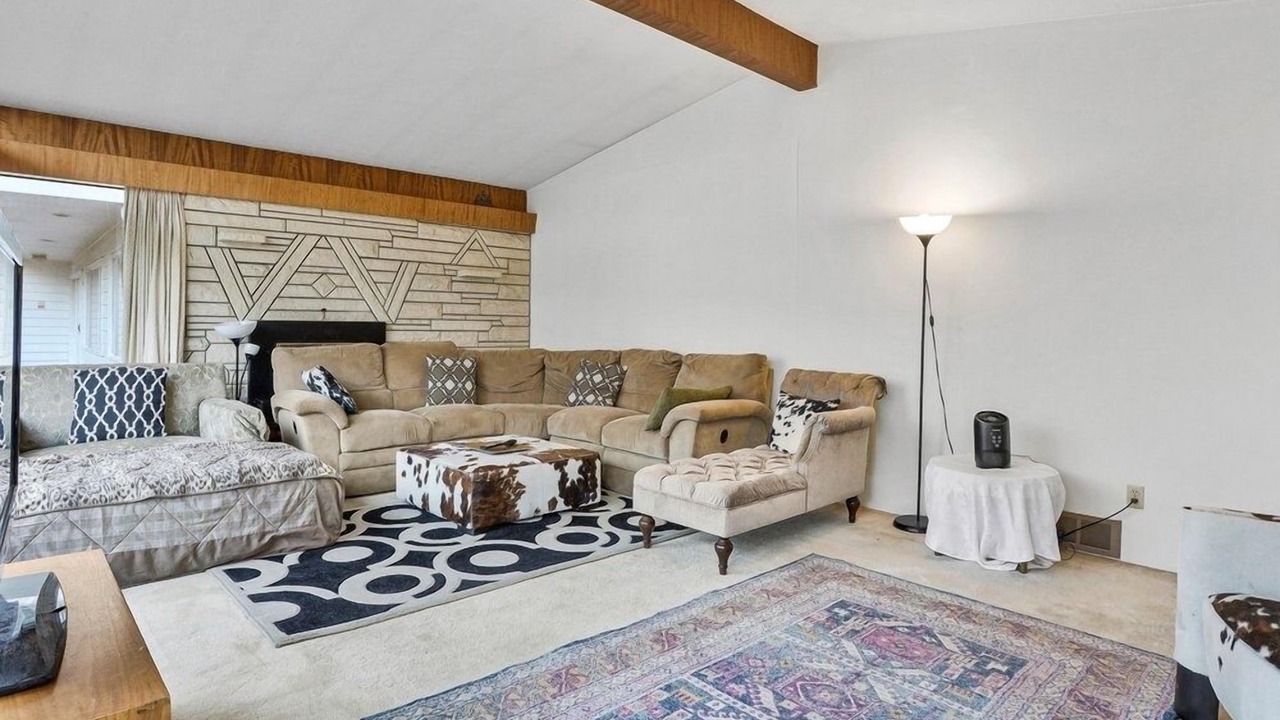 Photo of Livingroom in Oakridge