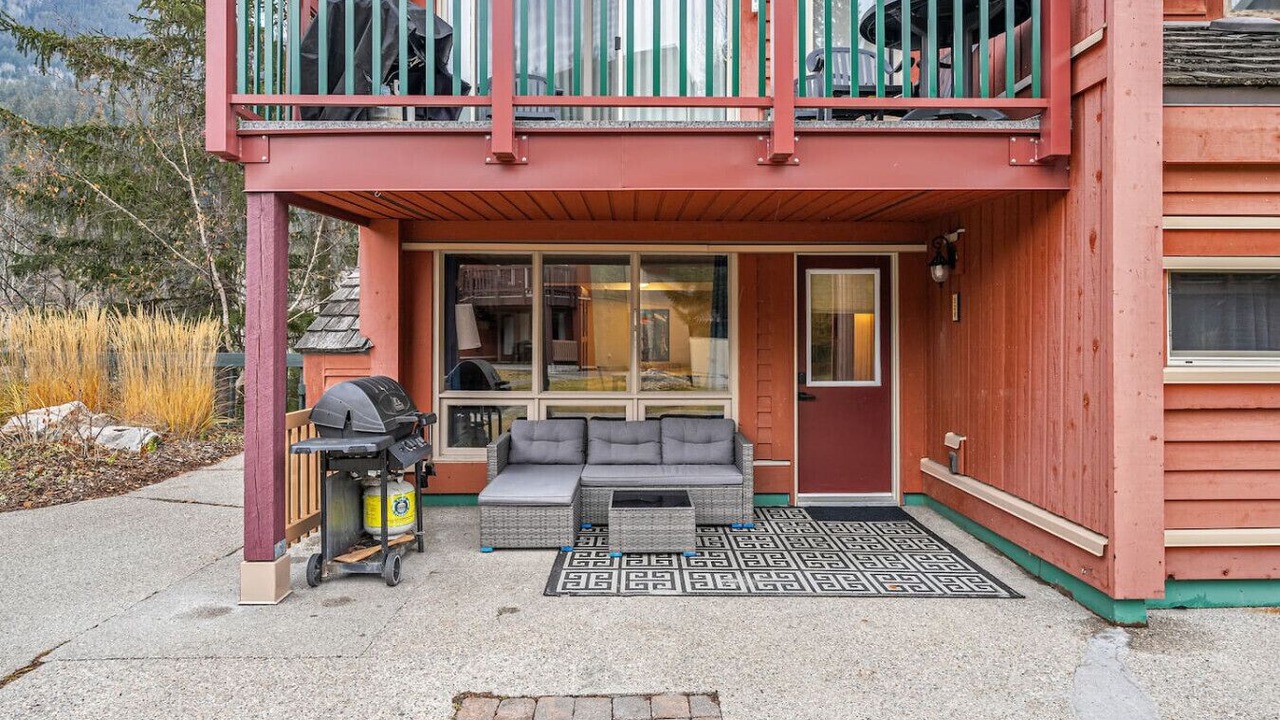 Photo of Patio Balcony in East Kootenay
