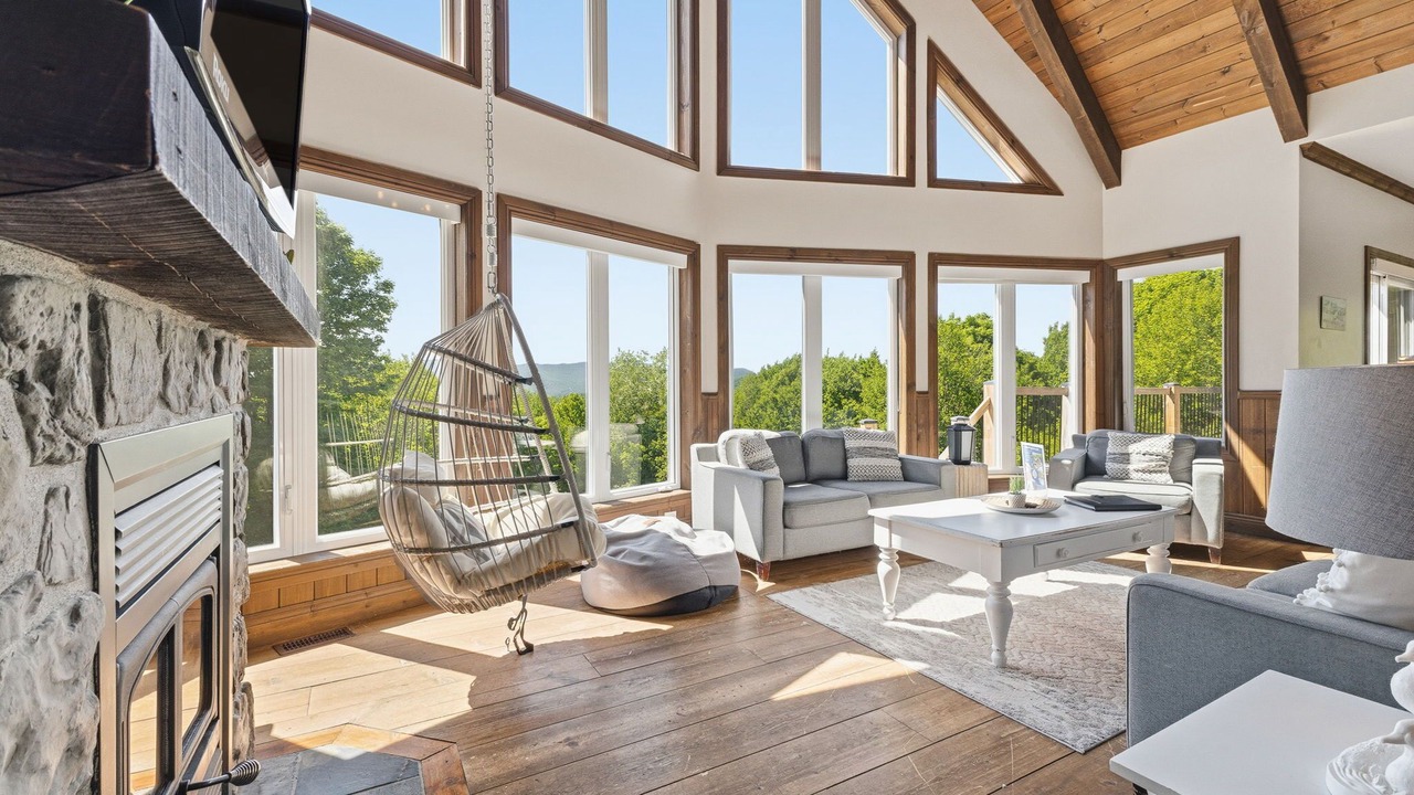 Photo of Livingroom in Lac-Superieur