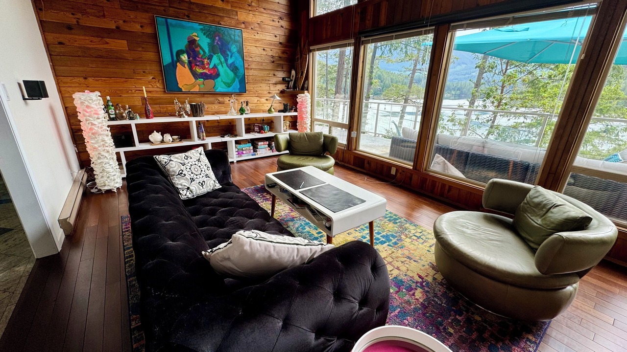 Photo of Livingroom in Garden Bay