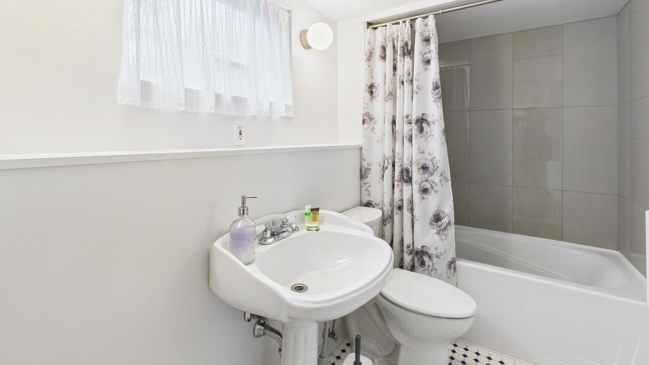 Photo of Bathroom in Gonzales