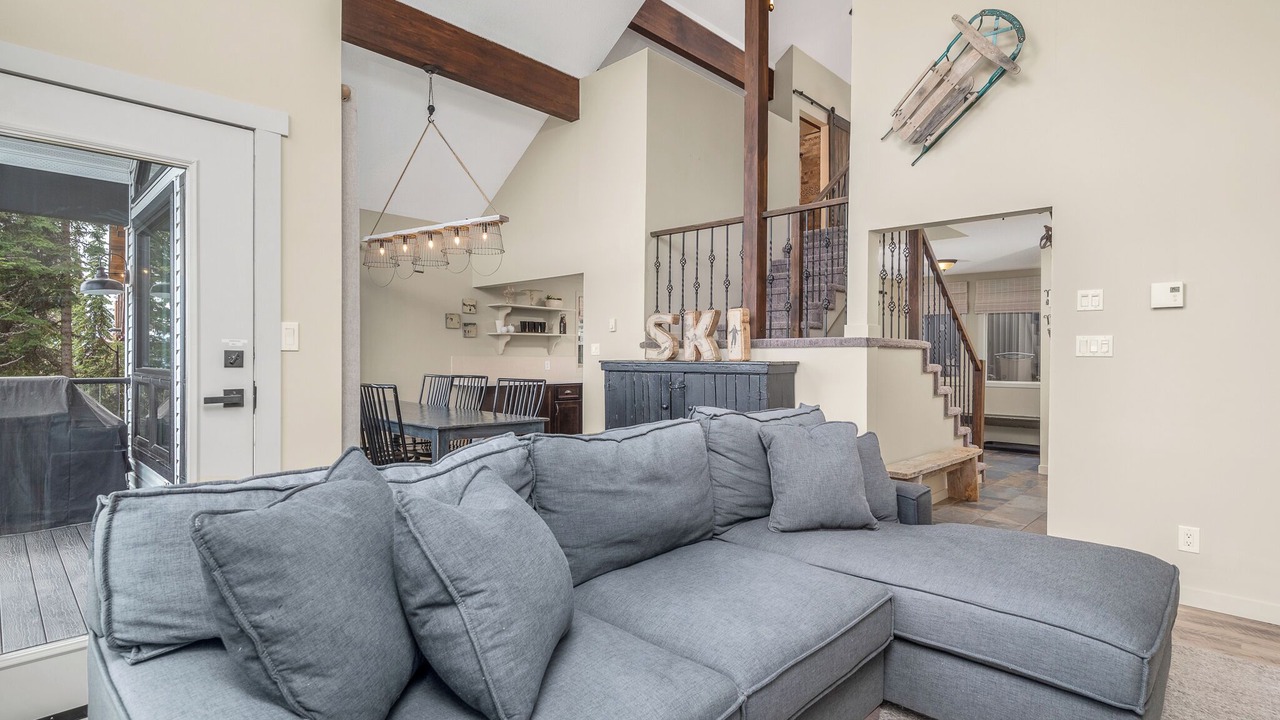 Photo of Livingroom in Silver Star Mountain