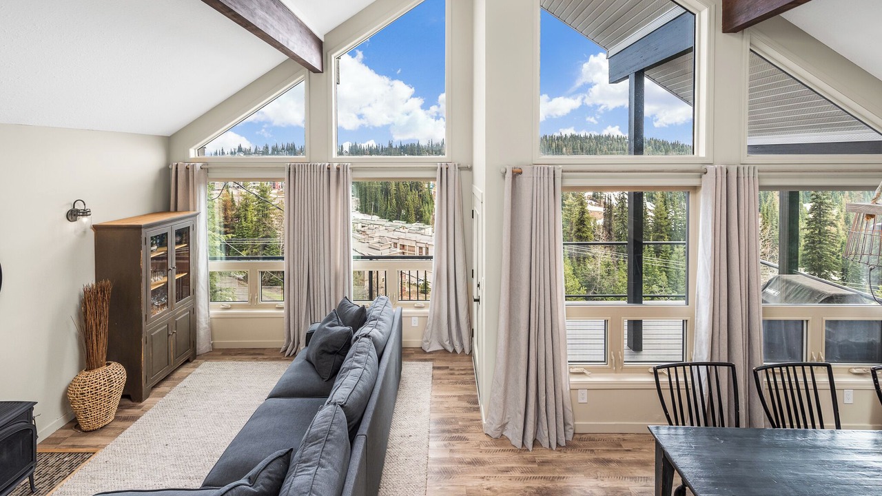 Photo of Livingroom in Silver Star Mountain