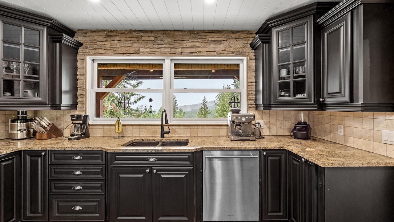 Photo of Kitchen in Silver Star Mountain