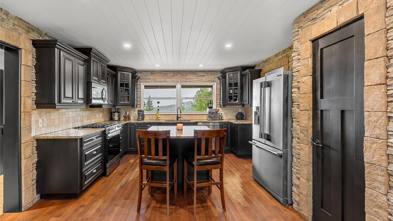 Photo of Kitchen in Silver Star Mountain