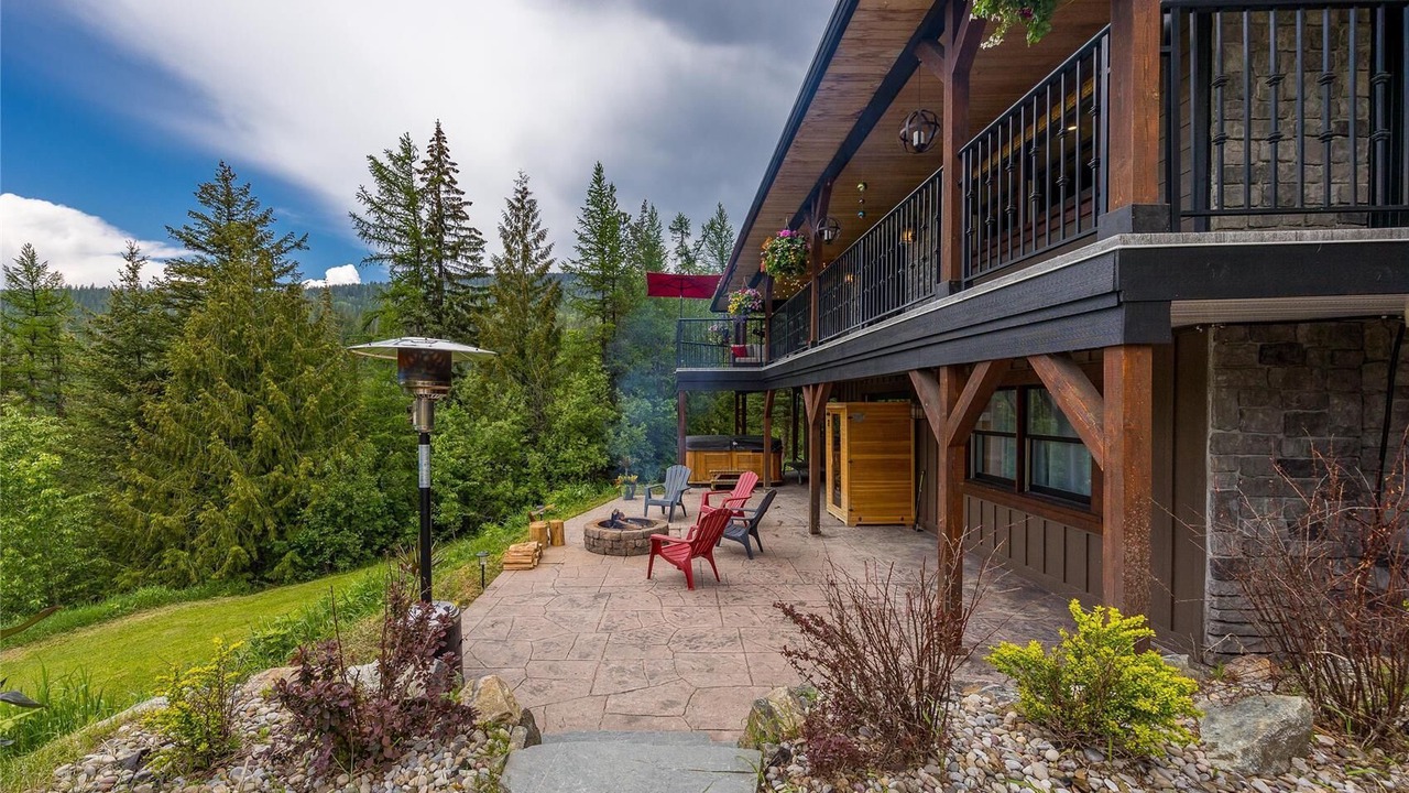 Photo of Patio Balcony in Silver Star Mountain
