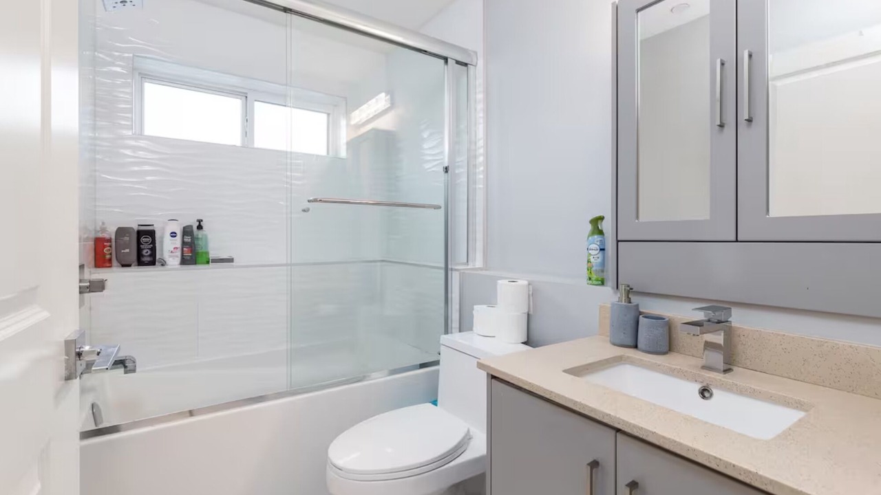 Photo of Bathroom in Sunset