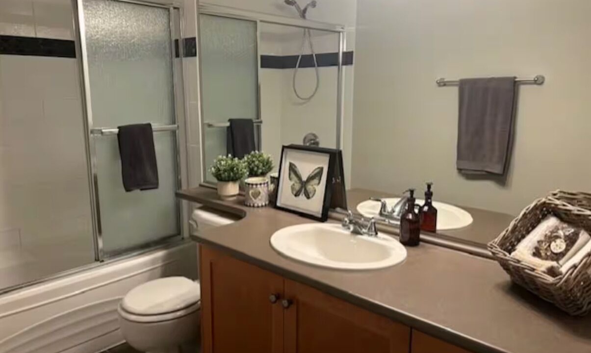 Photo of Bathroom in Lindell Beach