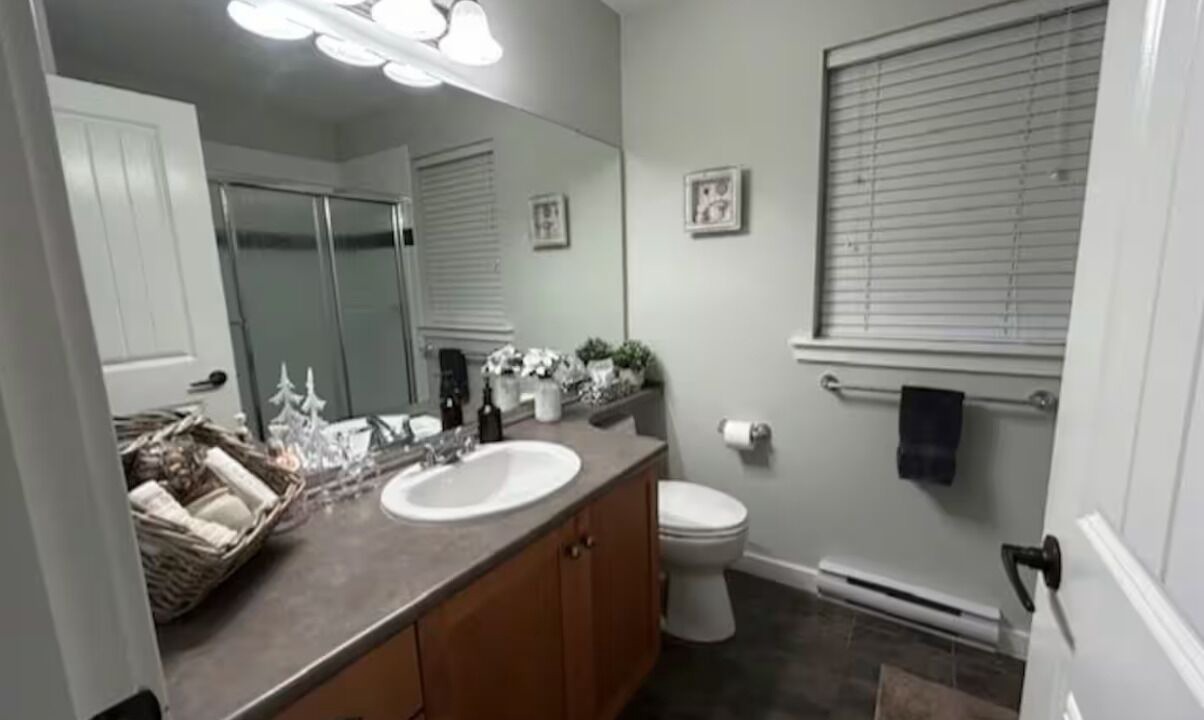 Photo of Bathroom in Lindell Beach