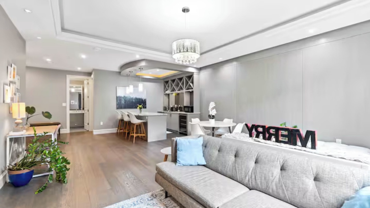 Photo of Livingroom in Marpole